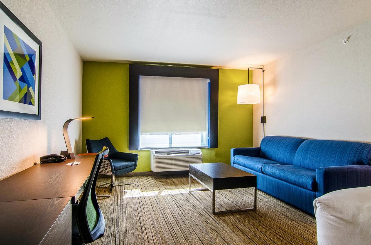 Holiday Inn Express & Suites - Atchison By Ihg Exterior foto